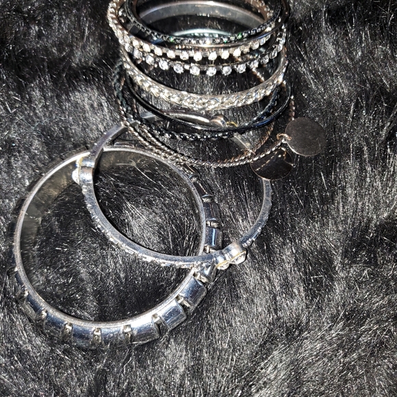 Bangle bracelets with rhinestones - Picture 3 of 5